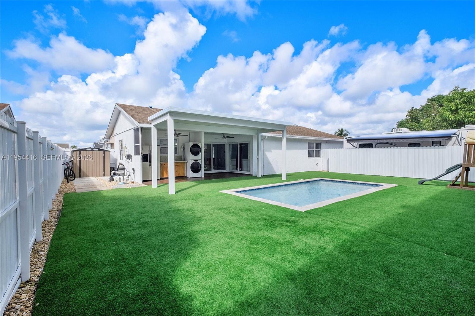 MEADOW WOOD MANOR #4 - Residential