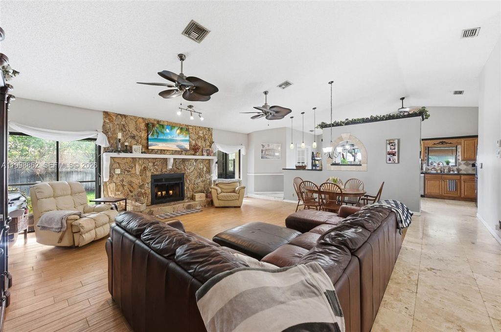 Photo of 20823 Sugarloaf Ln, Boca Raton, FL 33428 (MLS # A11998862)