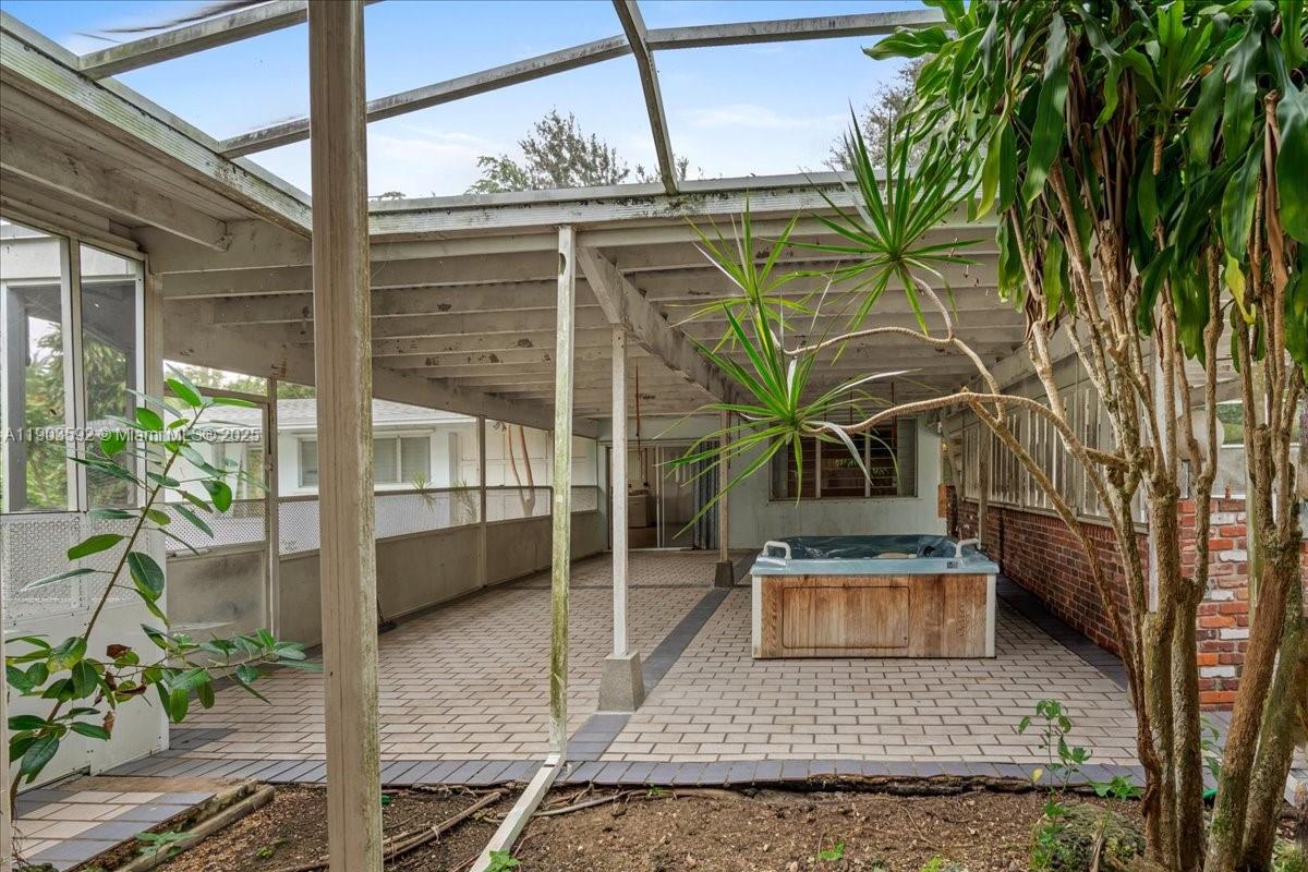 BISCAYNE ESTATES - Residential