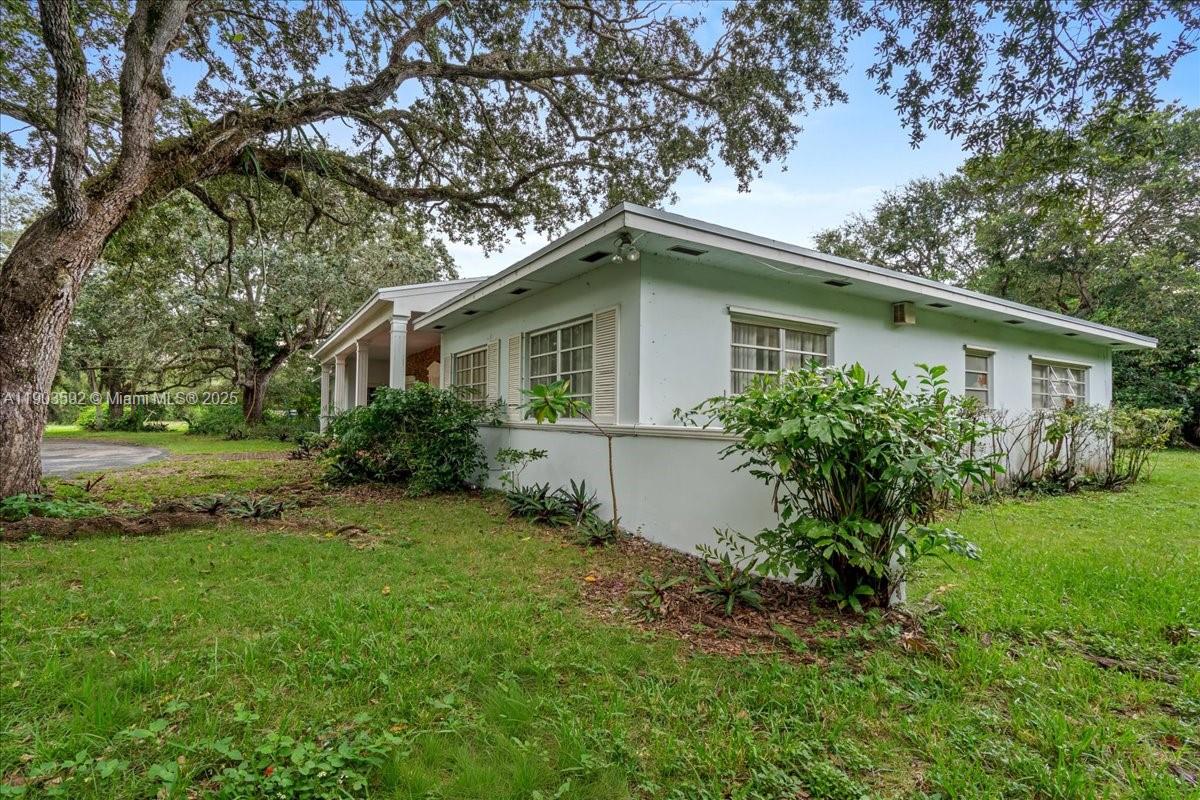 BISCAYNE ESTATES - Residential