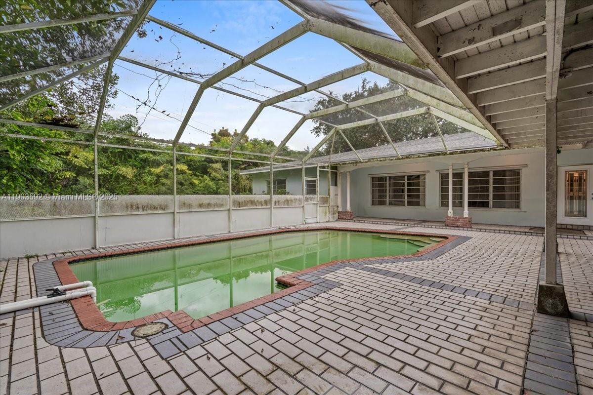 BISCAYNE ESTATES - Residential