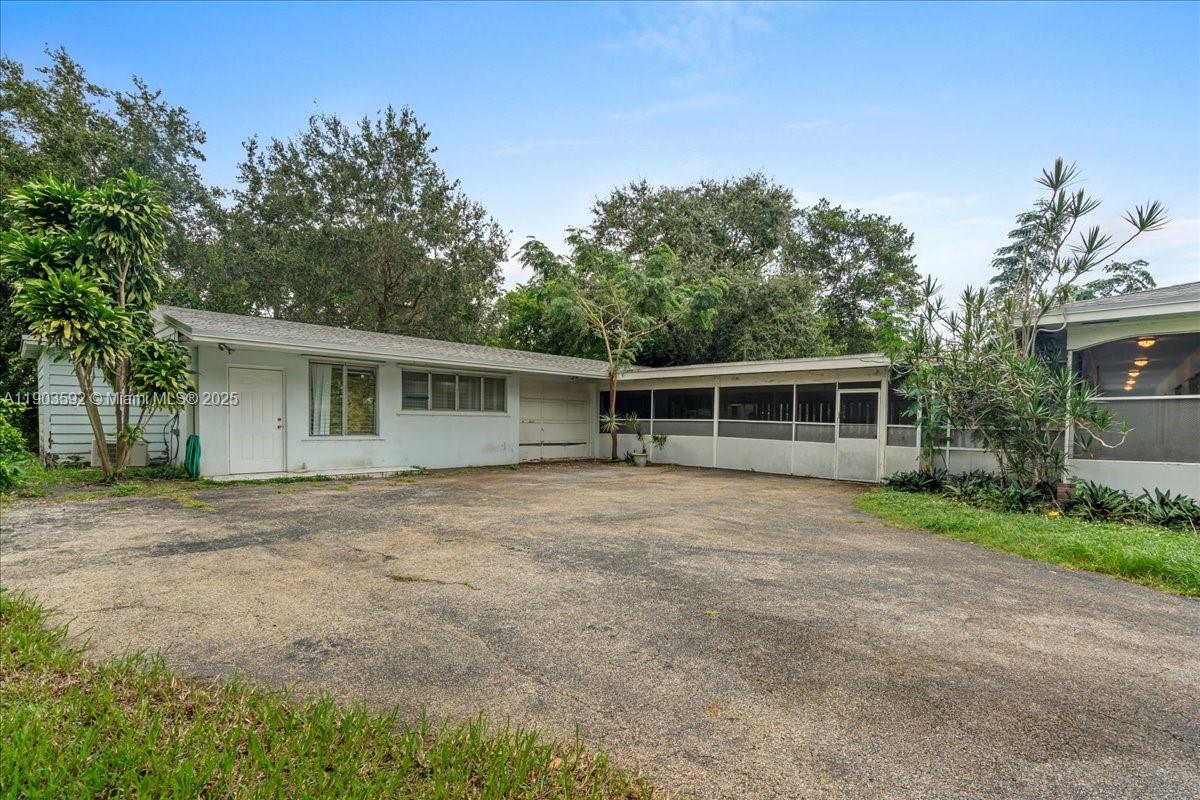 BISCAYNE ESTATES - Residential