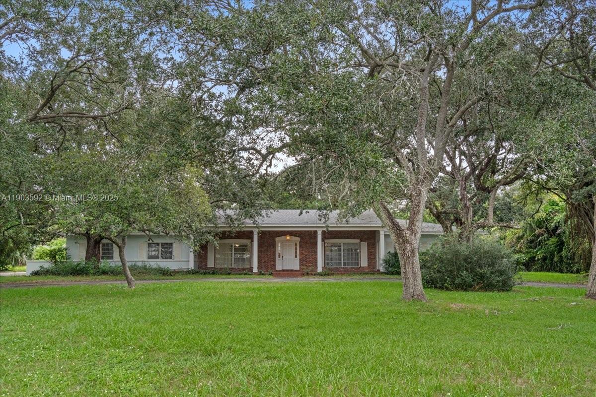 BISCAYNE ESTATES - Residential