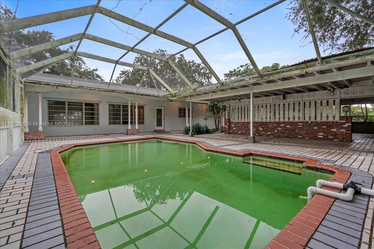 BISCAYNE ESTATES - Residential