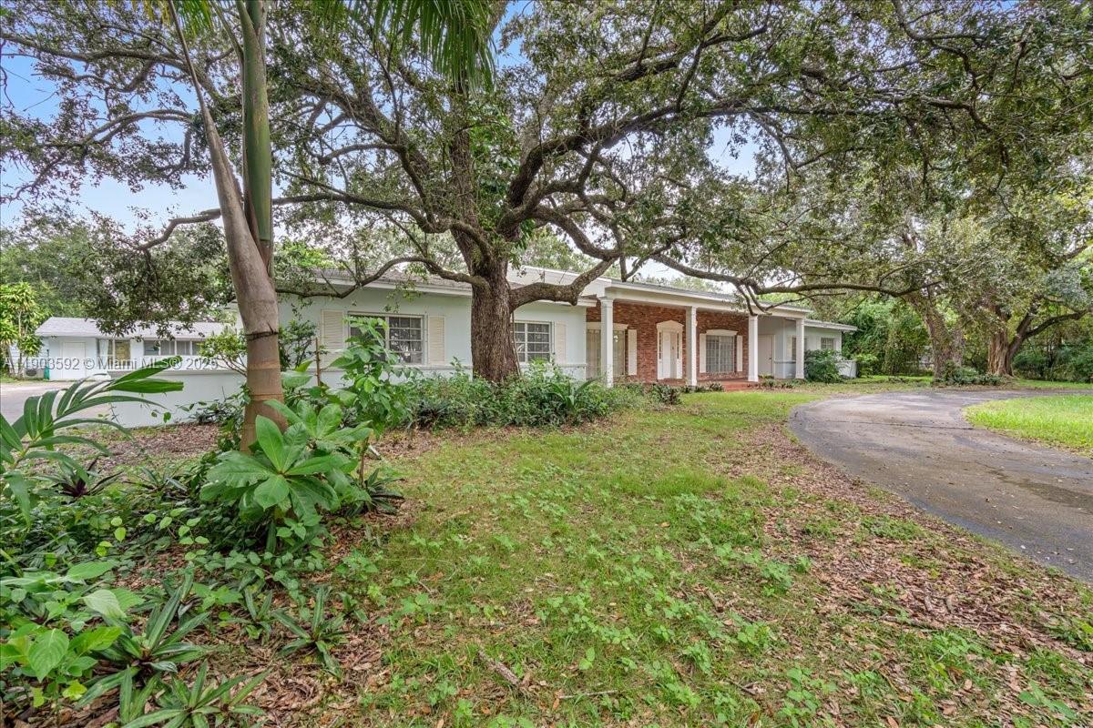 BISCAYNE ESTATES - Residential