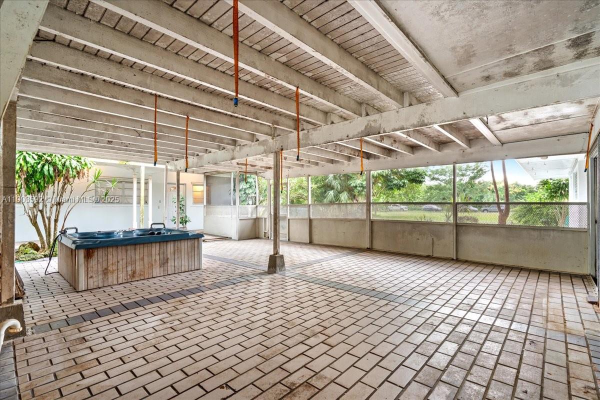 BISCAYNE ESTATES - Residential