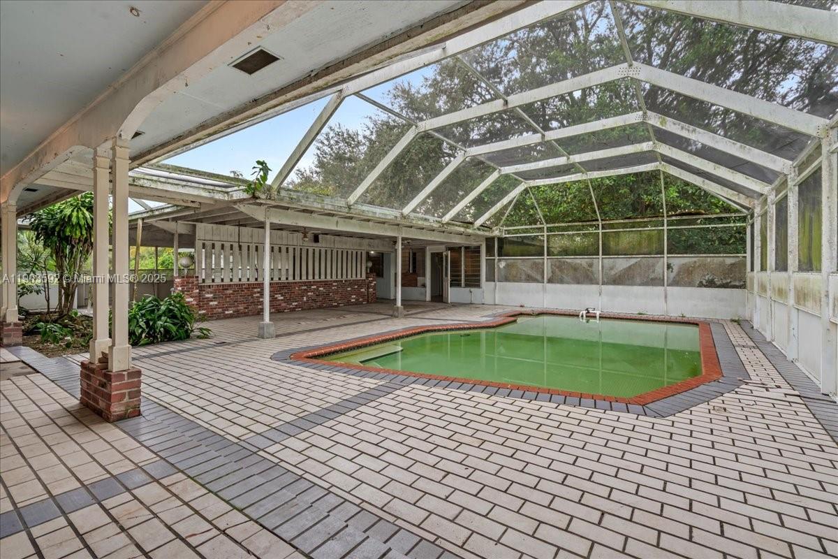 BISCAYNE ESTATES - Residential