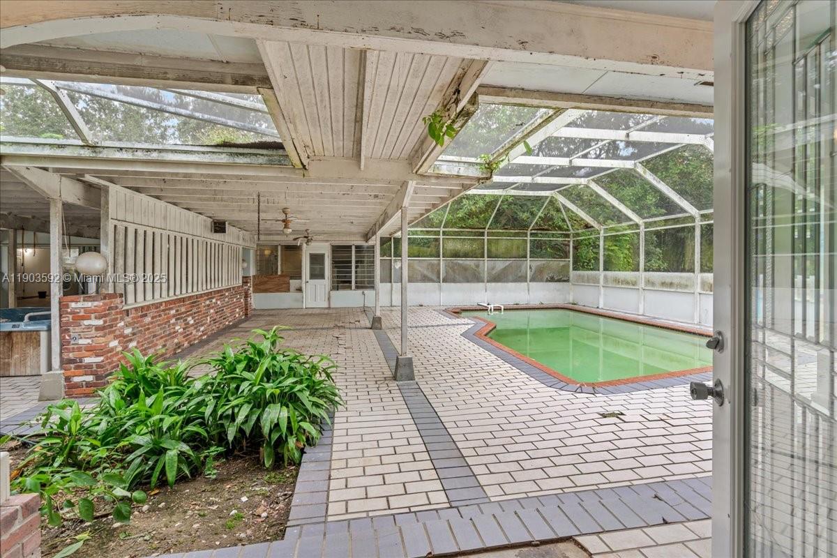 BISCAYNE ESTATES - Residential