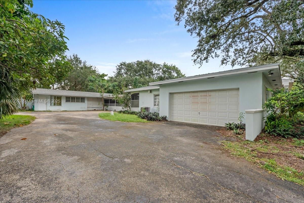 BISCAYNE ESTATES - Residential