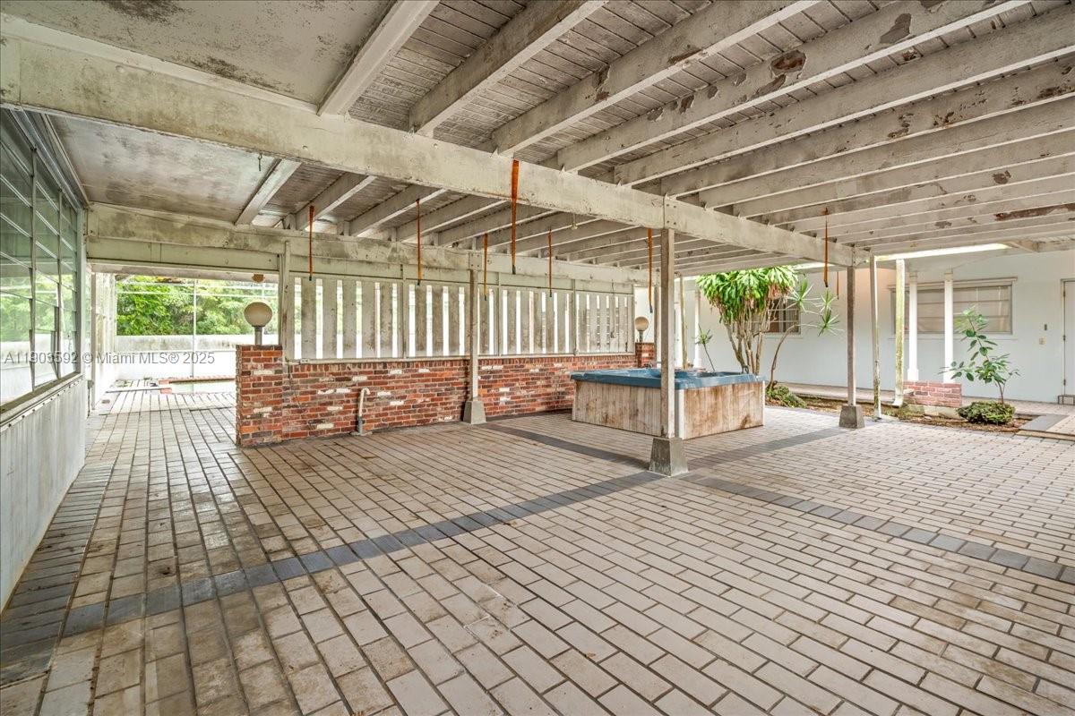 BISCAYNE ESTATES - Residential