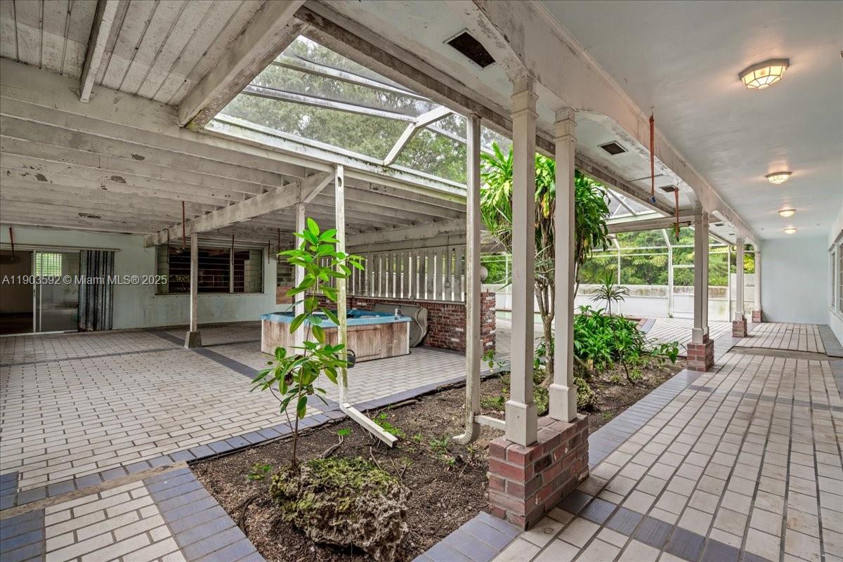 BISCAYNE ESTATES - Residential