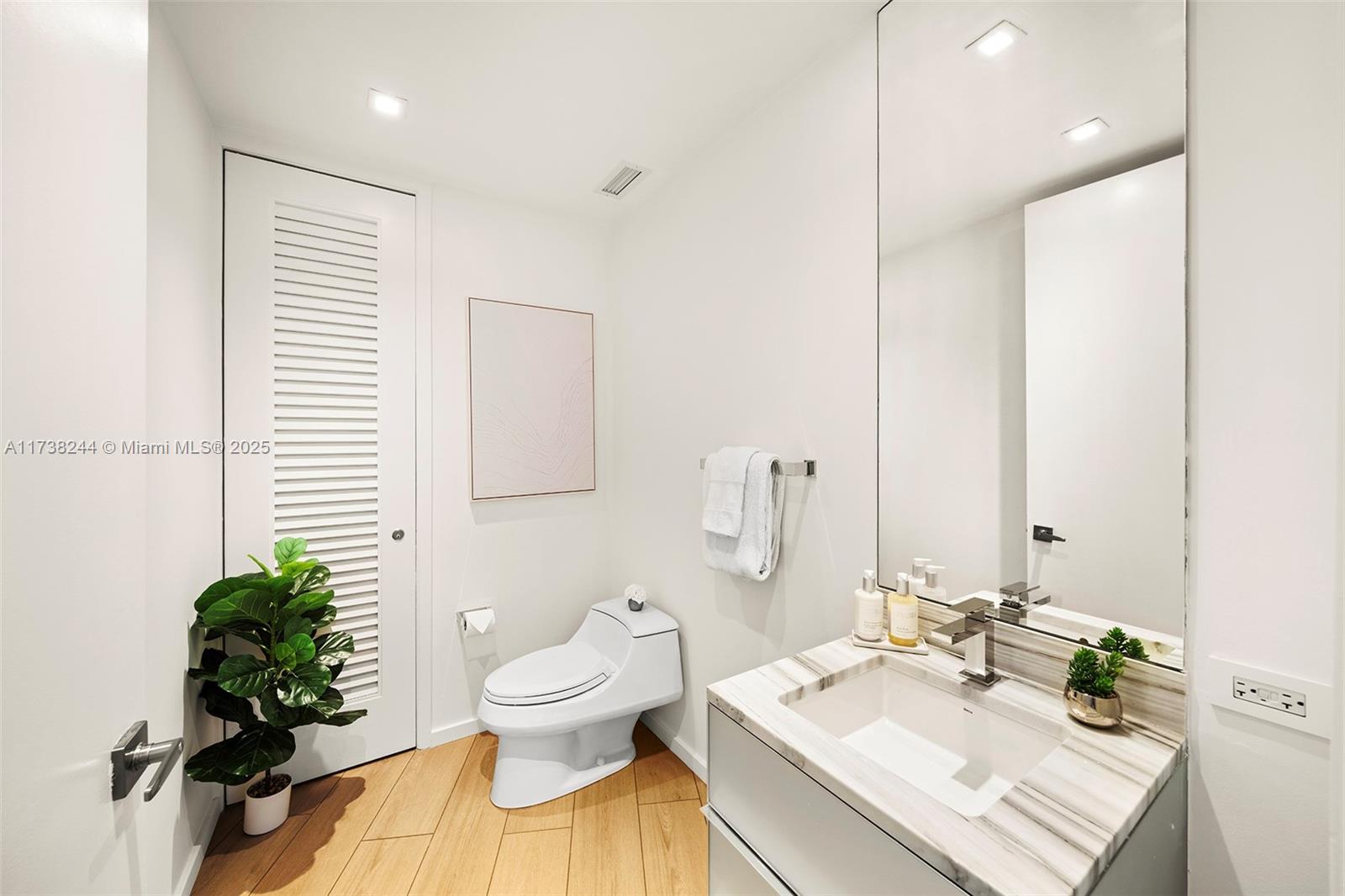 2201 COLLINS AVE CONDO - Residential