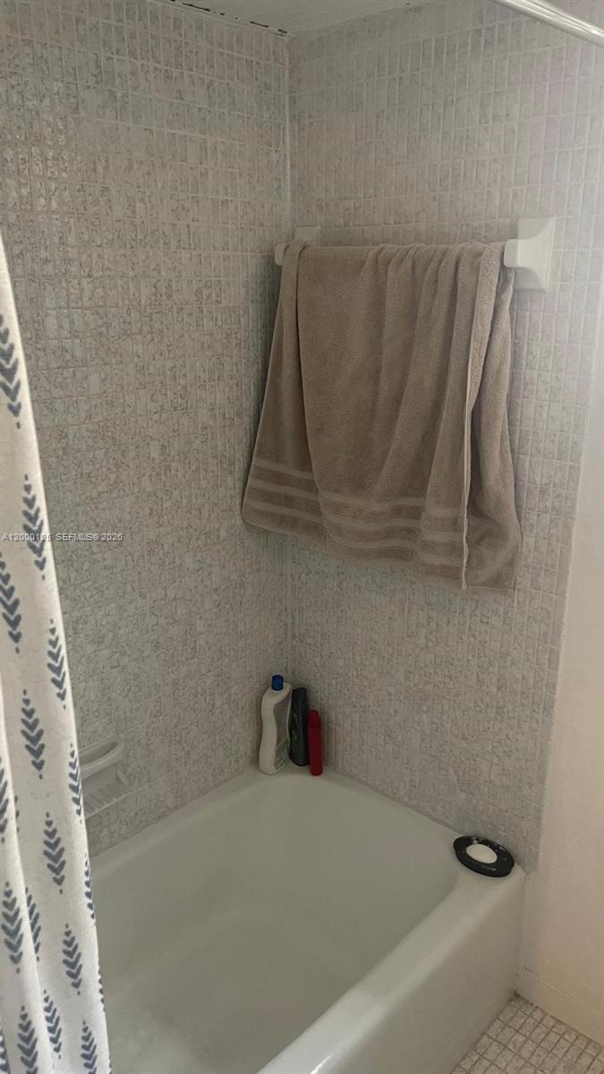 SHORES VILLAS CONDO BLDG - Residential