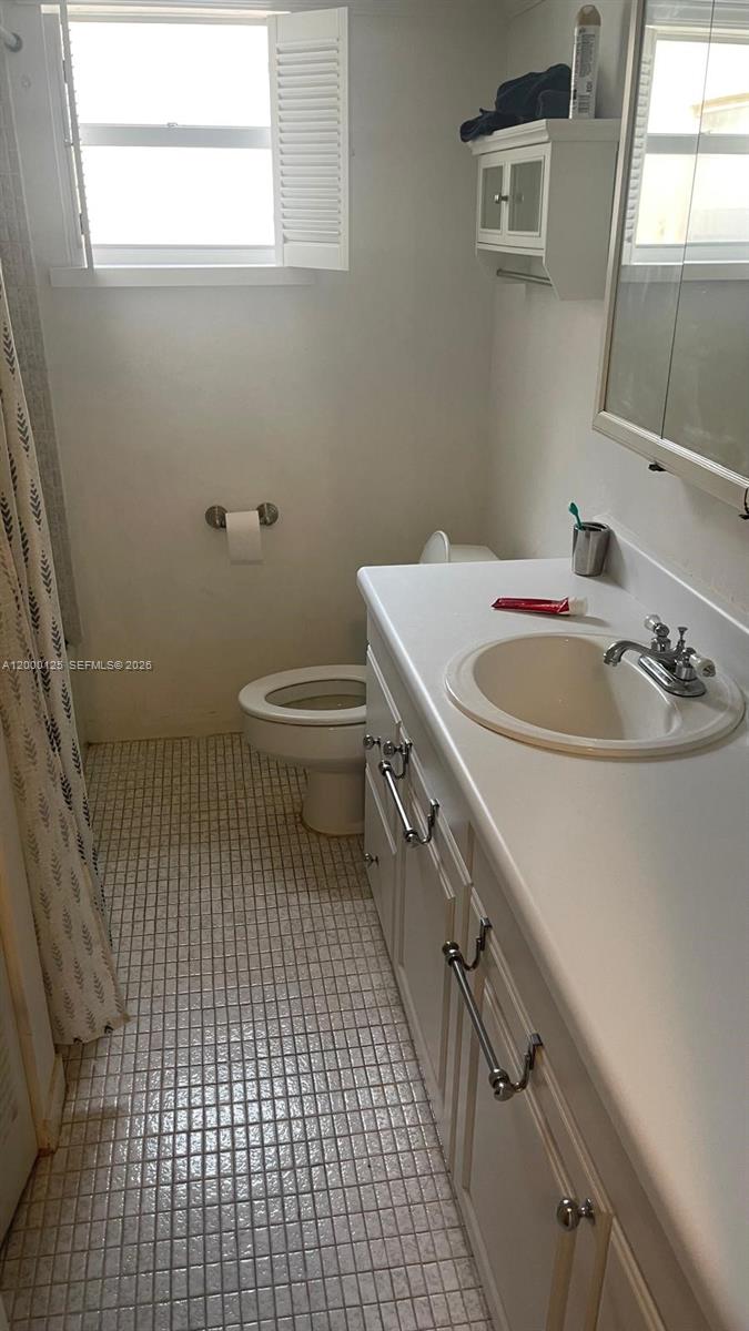 SHORES VILLAS CONDO BLDG - Residential