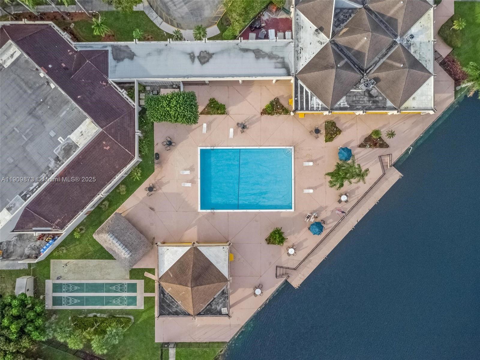 SUNRISE LAKES 24 CONDO - Residential