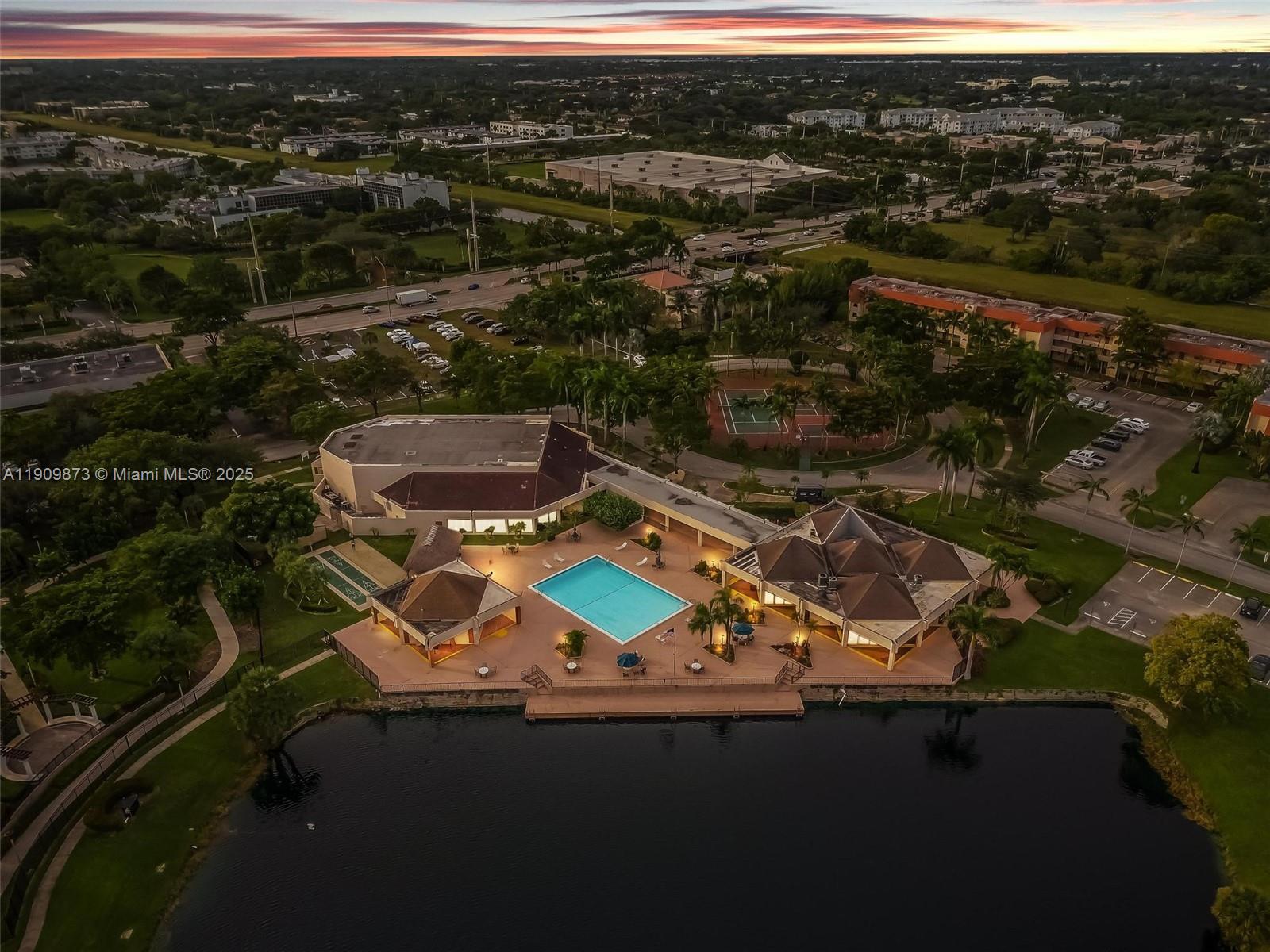 SUNRISE LAKES 24 CONDO - Residential