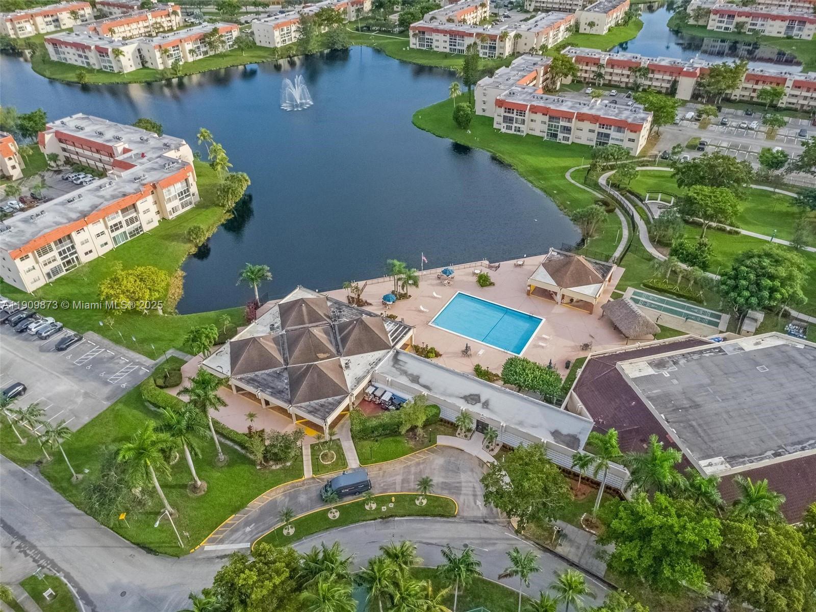 SUNRISE LAKES 24 CONDO - Residential