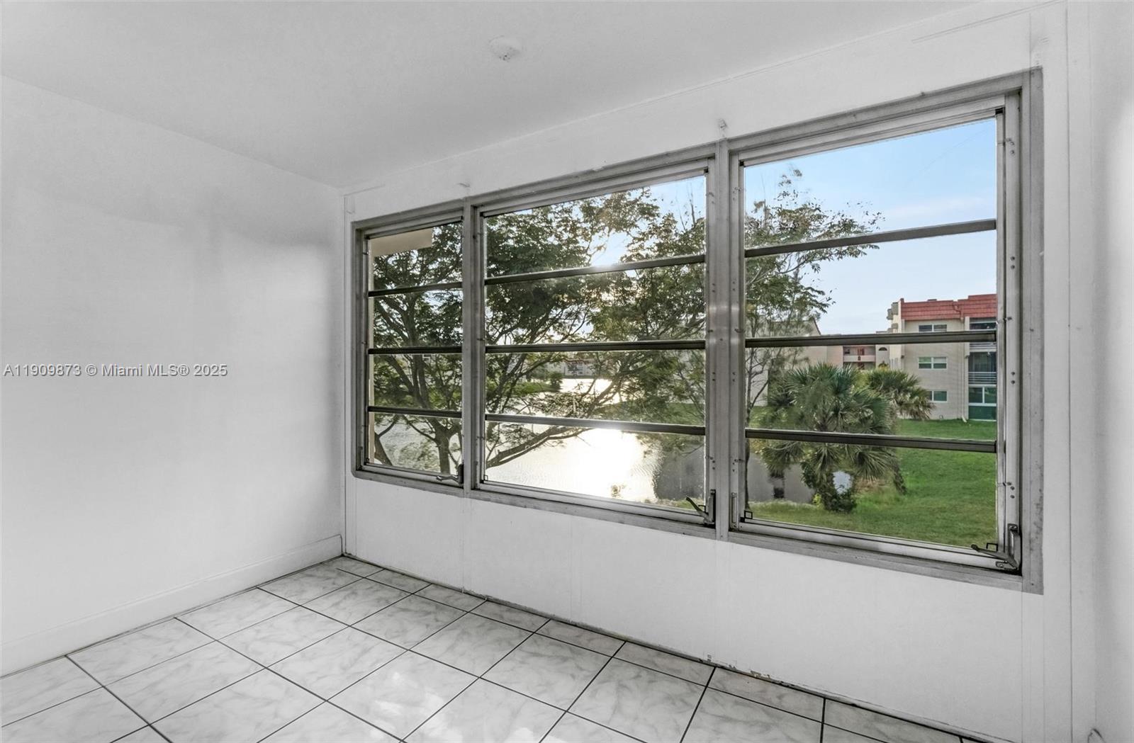 SUNRISE LAKES 24 CONDO - Residential