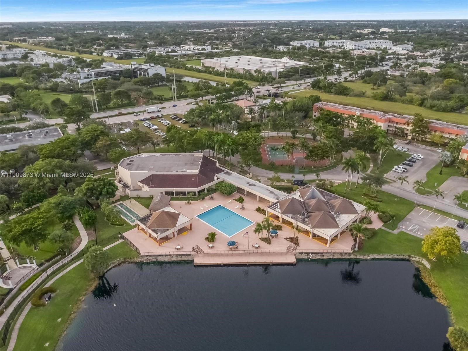 SUNRISE LAKES 24 CONDO - Residential