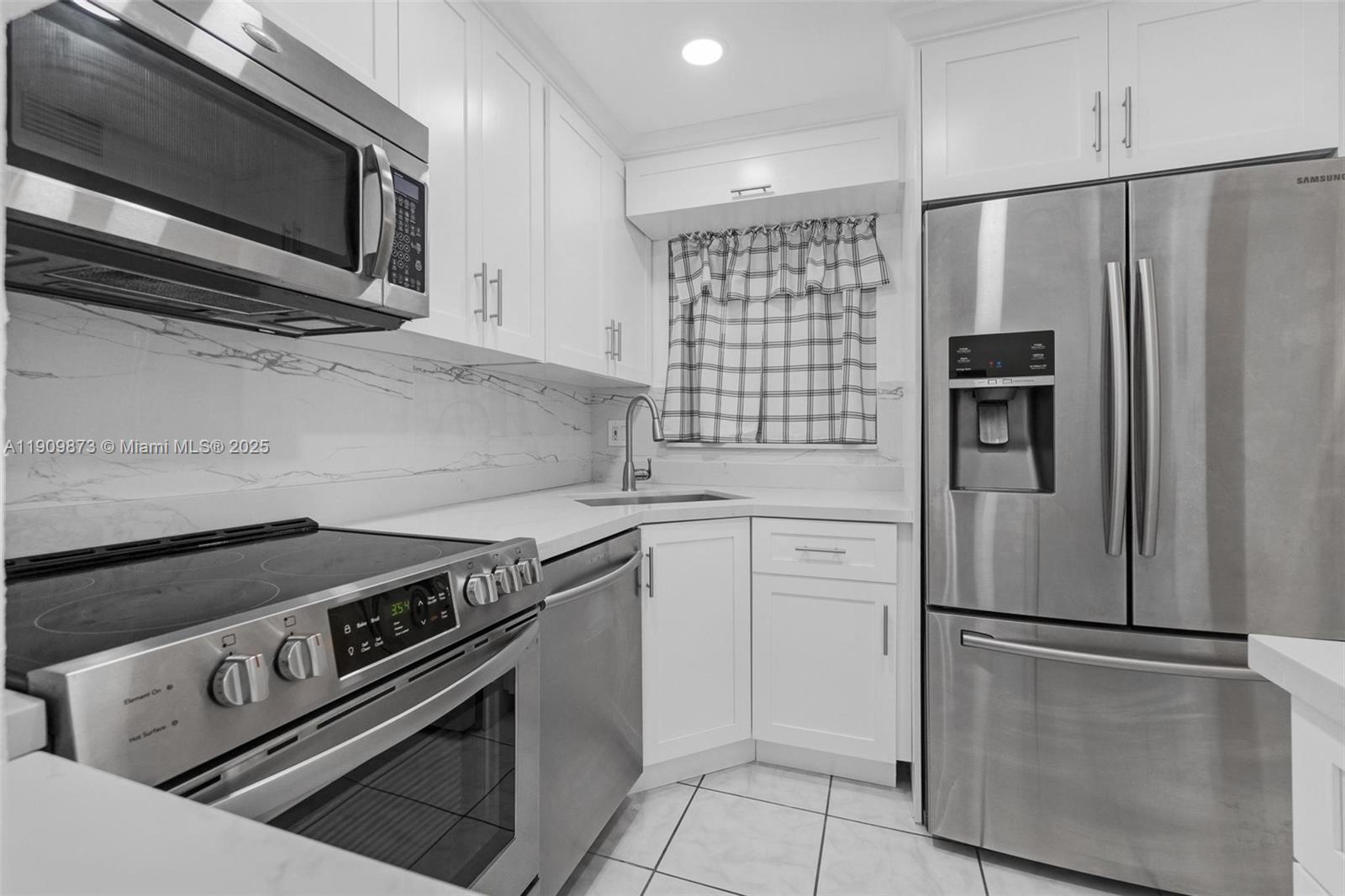 SUNRISE LAKES 24 CONDO - Residential