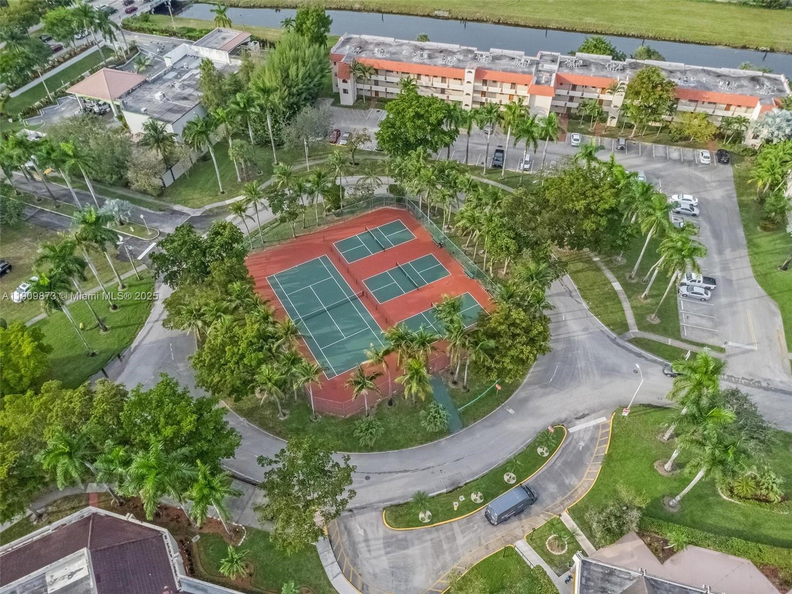 SUNRISE LAKES 24 CONDO - Residential