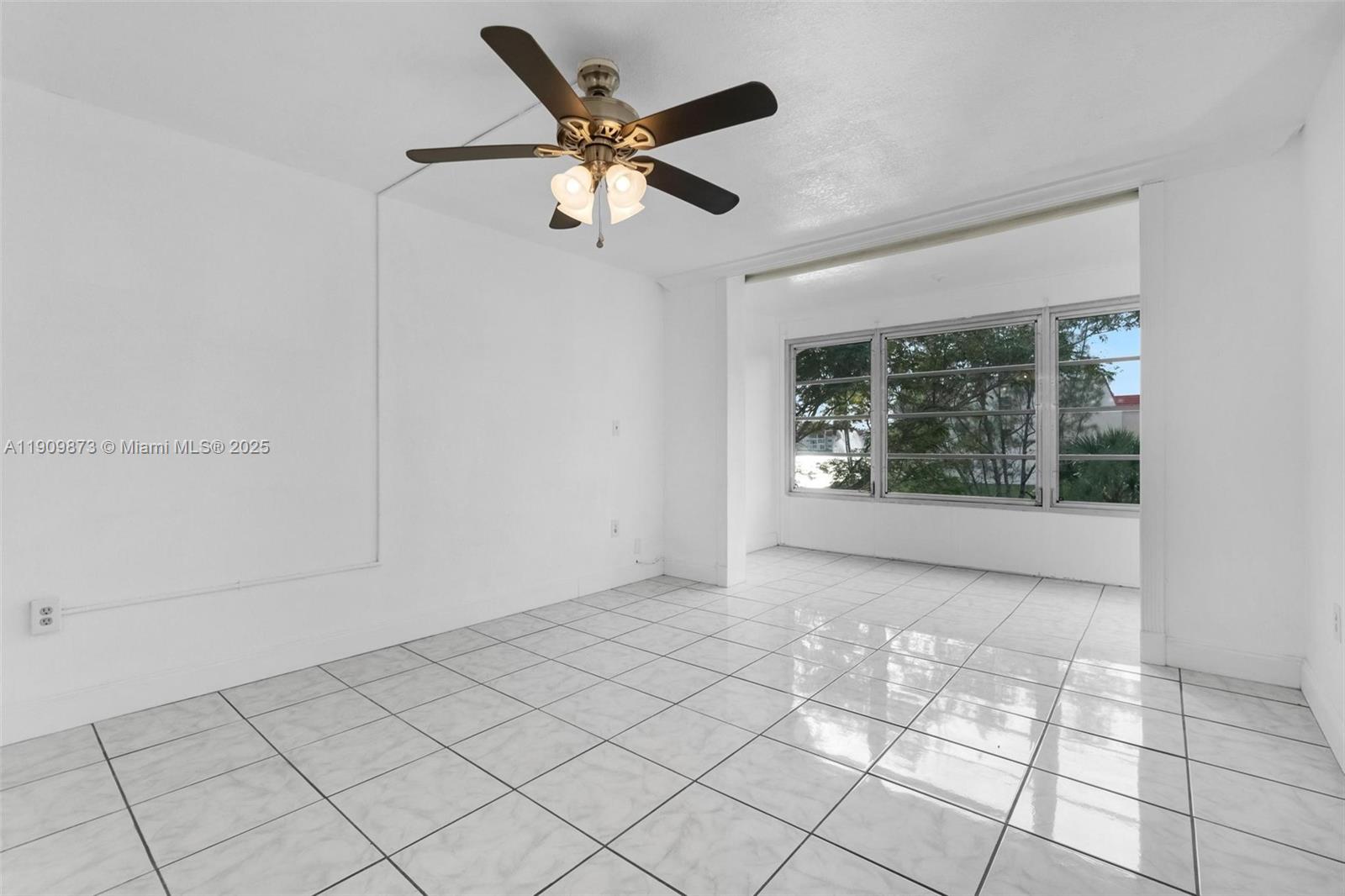 SUNRISE LAKES 24 CONDO - Residential