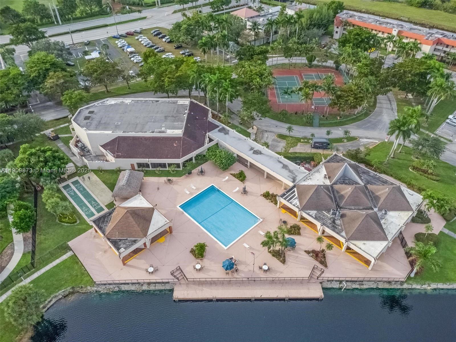 SUNRISE LAKES 24 CONDO - Residential