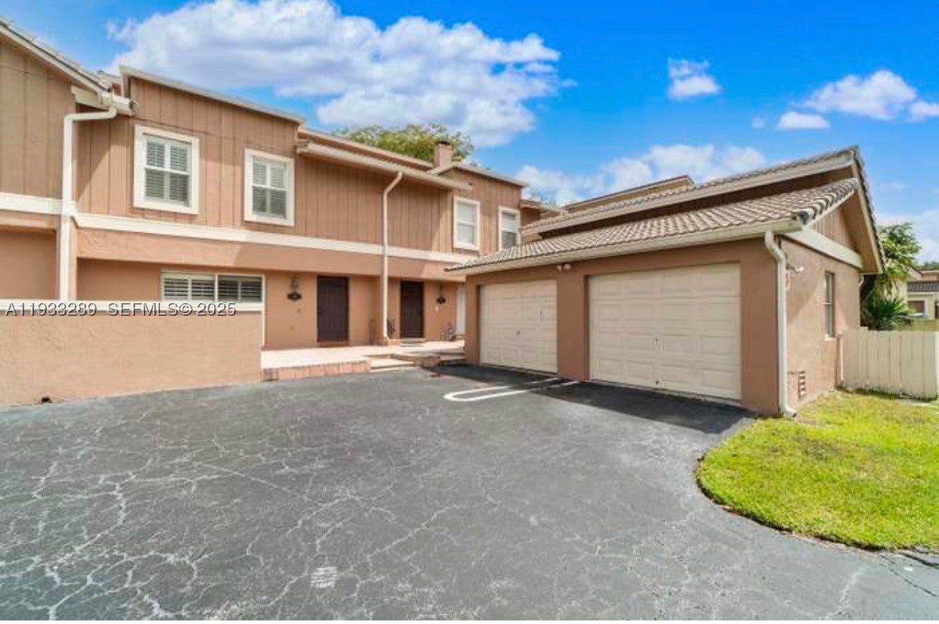 4341 Coral Springs Dr