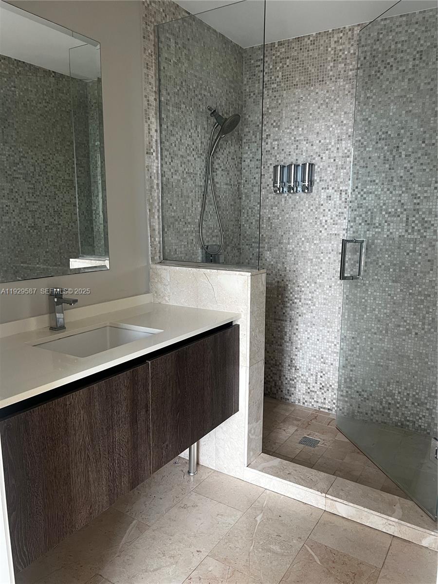 REACH CONDO - Residential