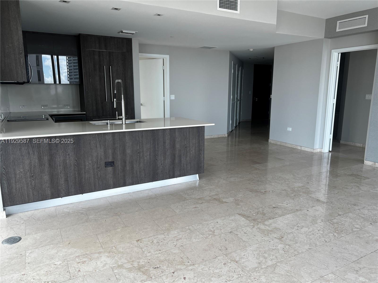 REACH CONDO - Residential