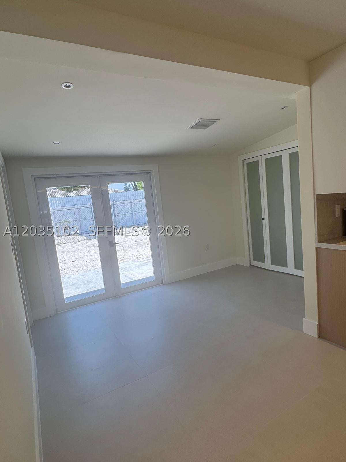 841 NE 4th Pl