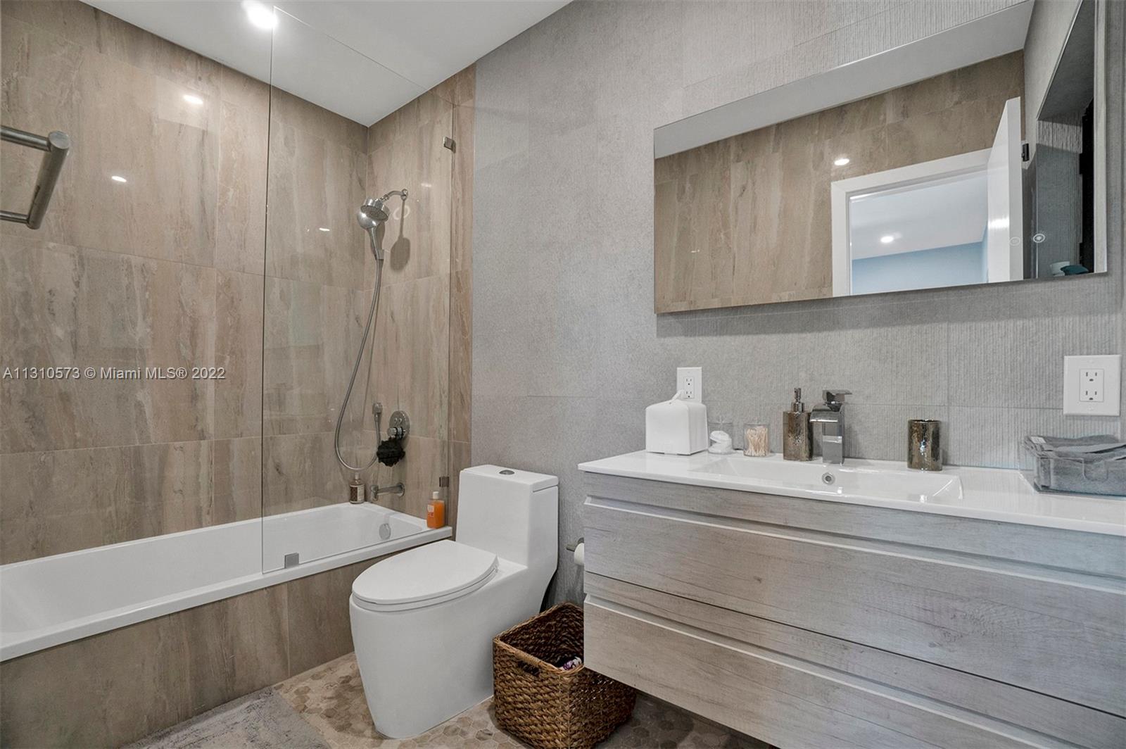 RIVIERA ISLES - Residential