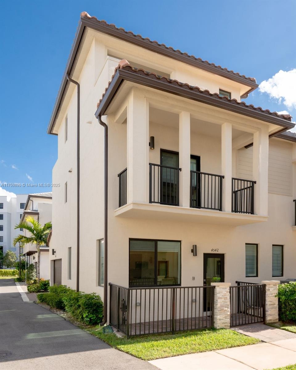 Rental Property at 4542 Nw 83rd Psge 4542, Doral, Miami-Dade County, Florida - Bedrooms: 3 
Bathrooms: 3.5  - $4,300 MO.