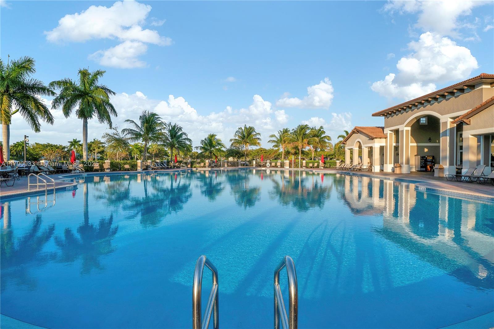 THE COURTS AT BAYSHORE II - Residential