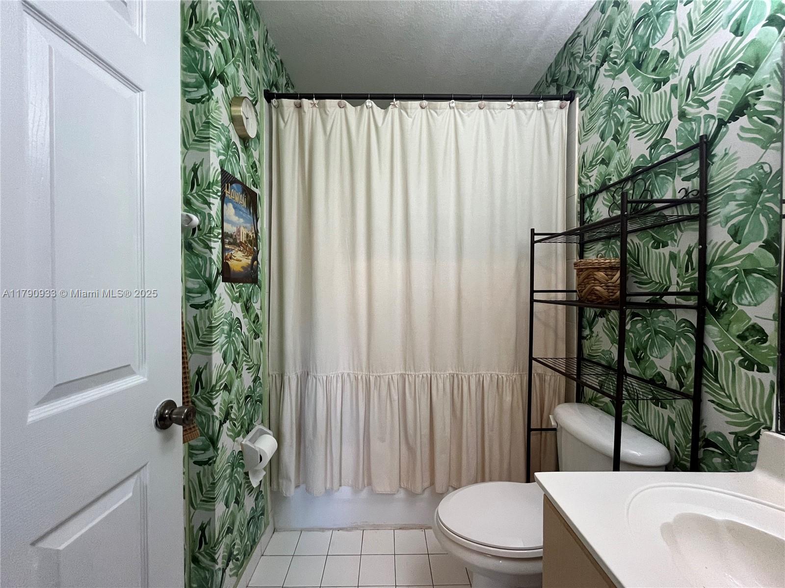 THE COURTS AT BAYSHORE II - Residential