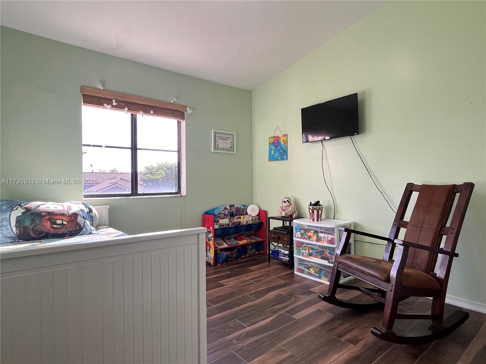 THE COURTS AT BAYSHORE II - Residential