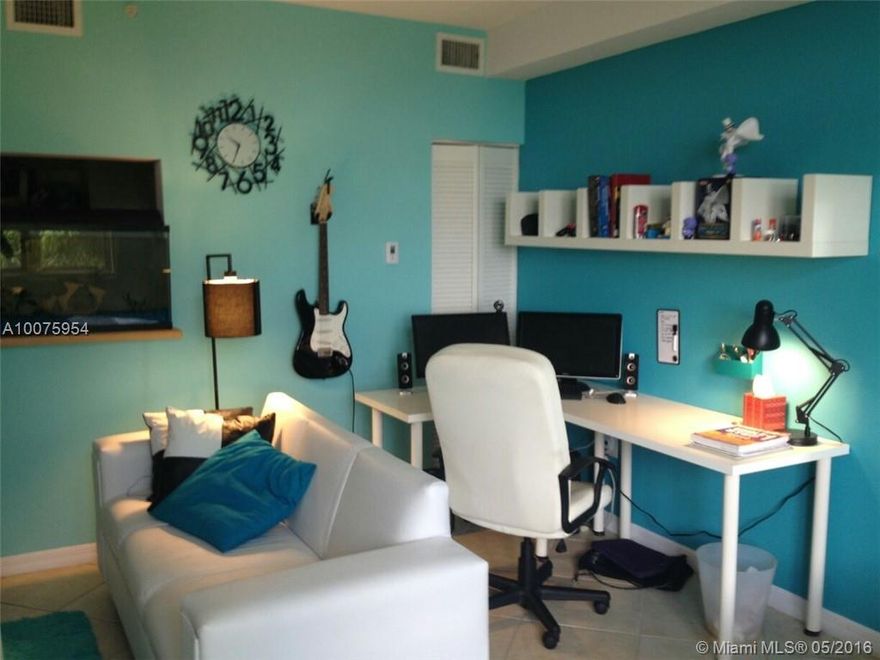 Best furnished studio in Coconut Grove! Pretty, clean, tile floors, washer and dryer in unit. Underground parking walking distance to metro rail, minutes from downtown and Heart of Coconut Grove!!