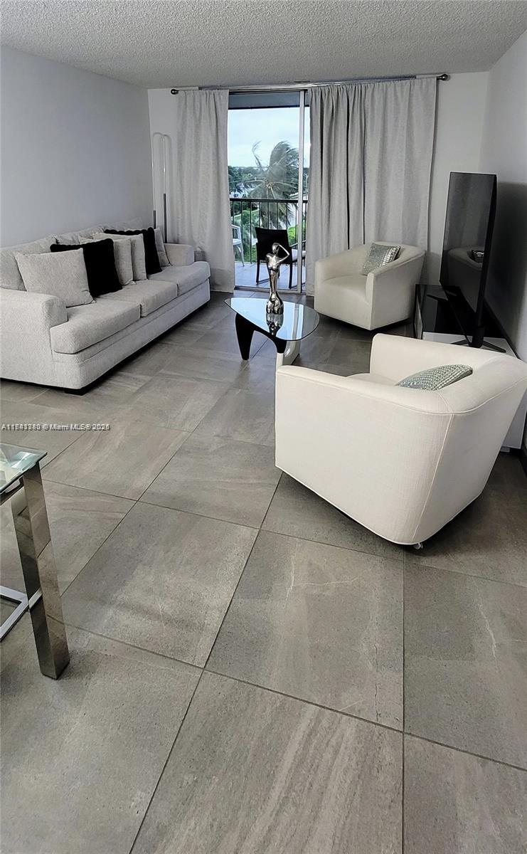 HOLLYBROOK GOLF AND TENNIS - Residential