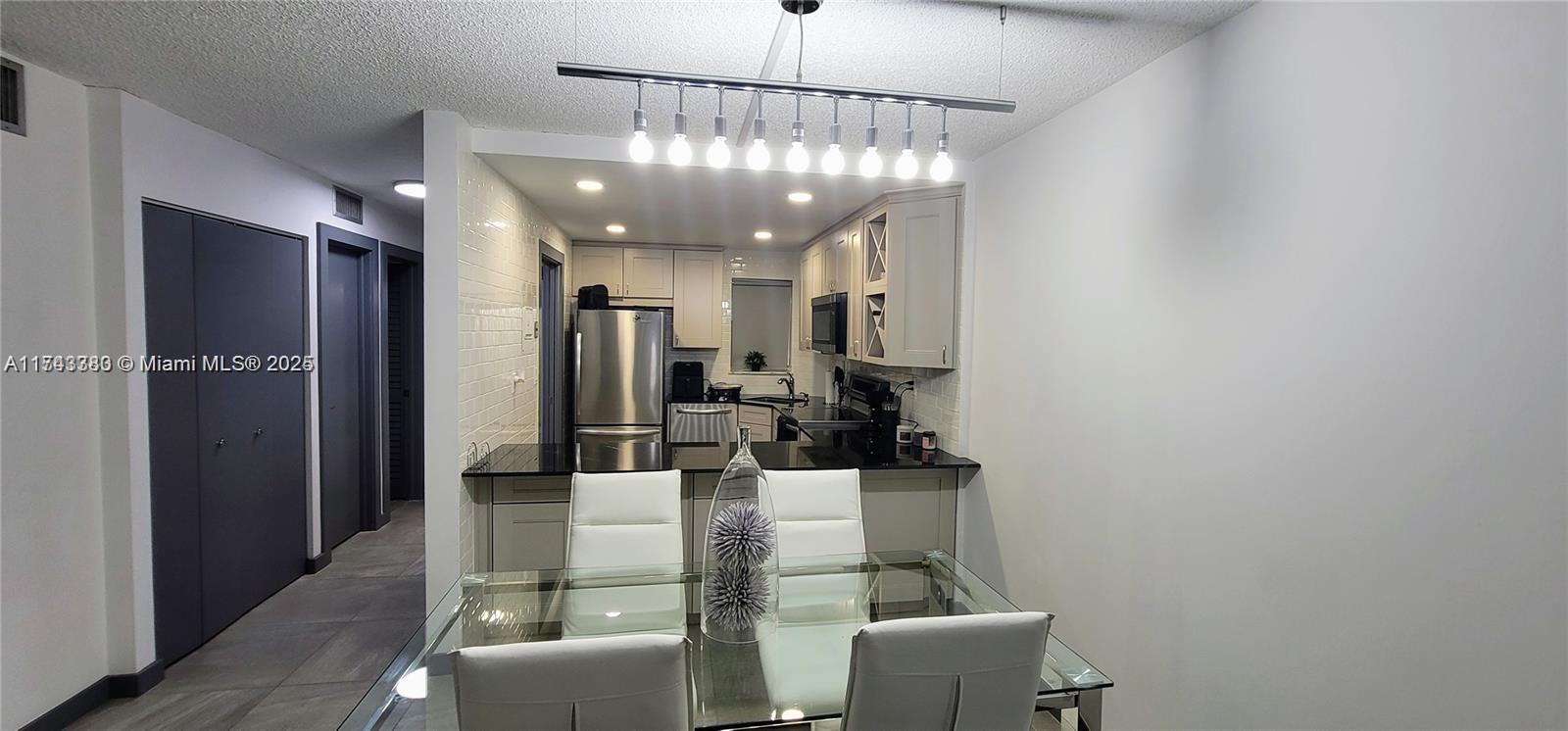 HOLLYBROOK GOLF AND TENNIS - Residential