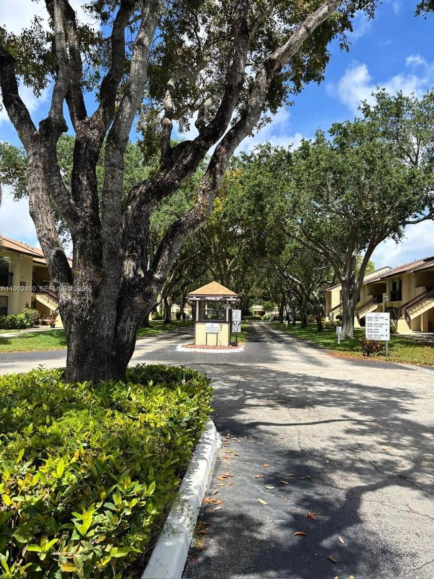 Wake up to peaceful garden views every day in this charming 2-bedroom, 2-bathroom first-floor apartment featuring a large, screened patio, the perfect place to relax. This well-maintained unit offers a functional layout with great natural light, located in a quiet, well-kept community, it is great place to live or after one year of ownership to rent it out. Seller is open to reviewing the best offer — schedule your visit and explore the possibilities.