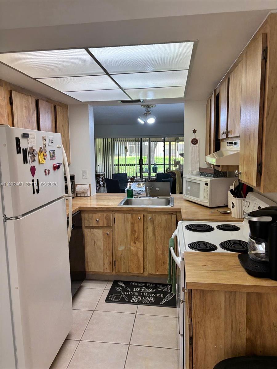 MEADOWRIDGE EAST CONDO - Residential