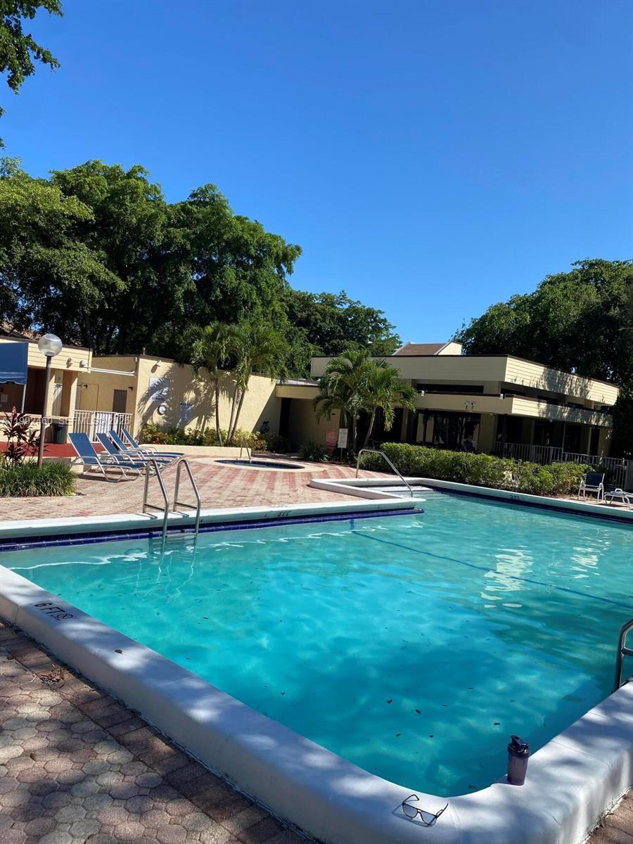 MEADOWRIDGE EAST CONDO - Residential