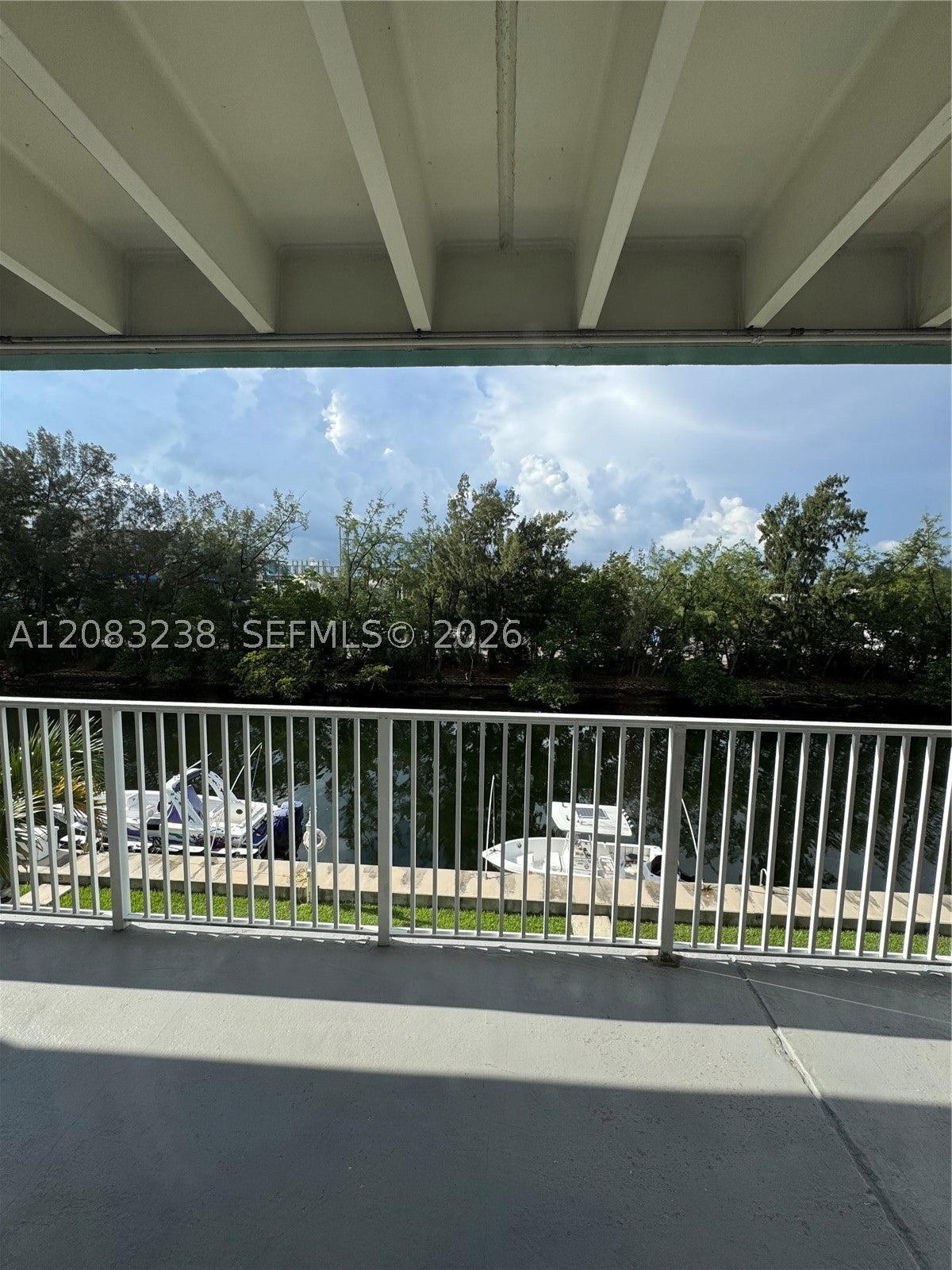 3922 NE 166th St S305