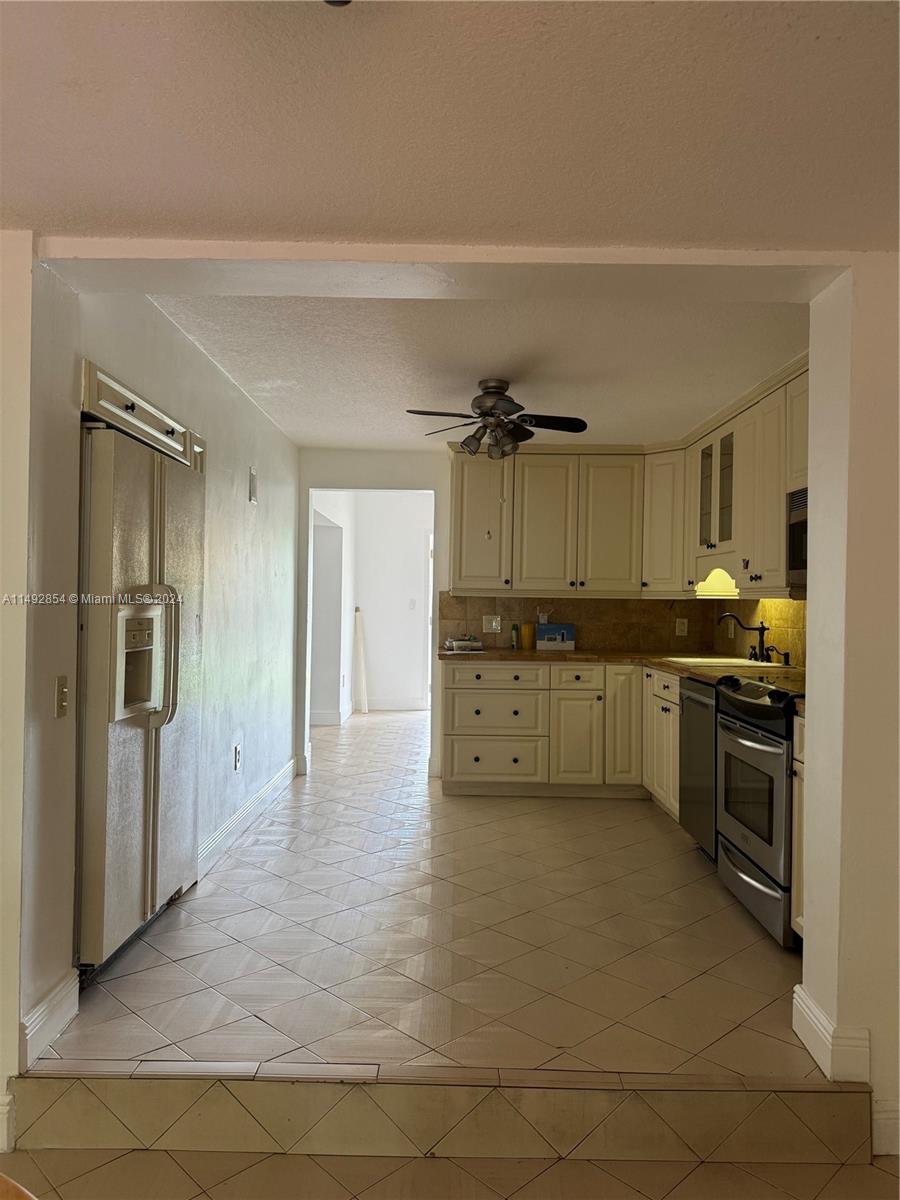 BAKER MANOR - Residential