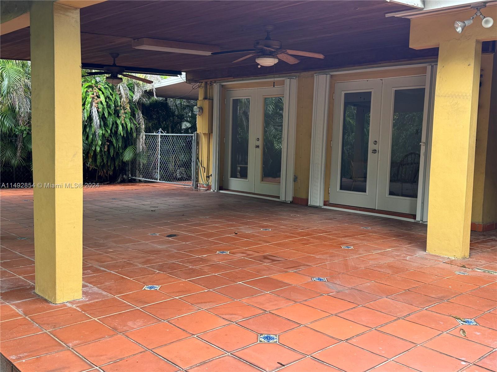 BAKER MANOR - Residential