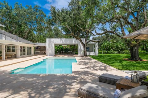 A home in Pinecrest