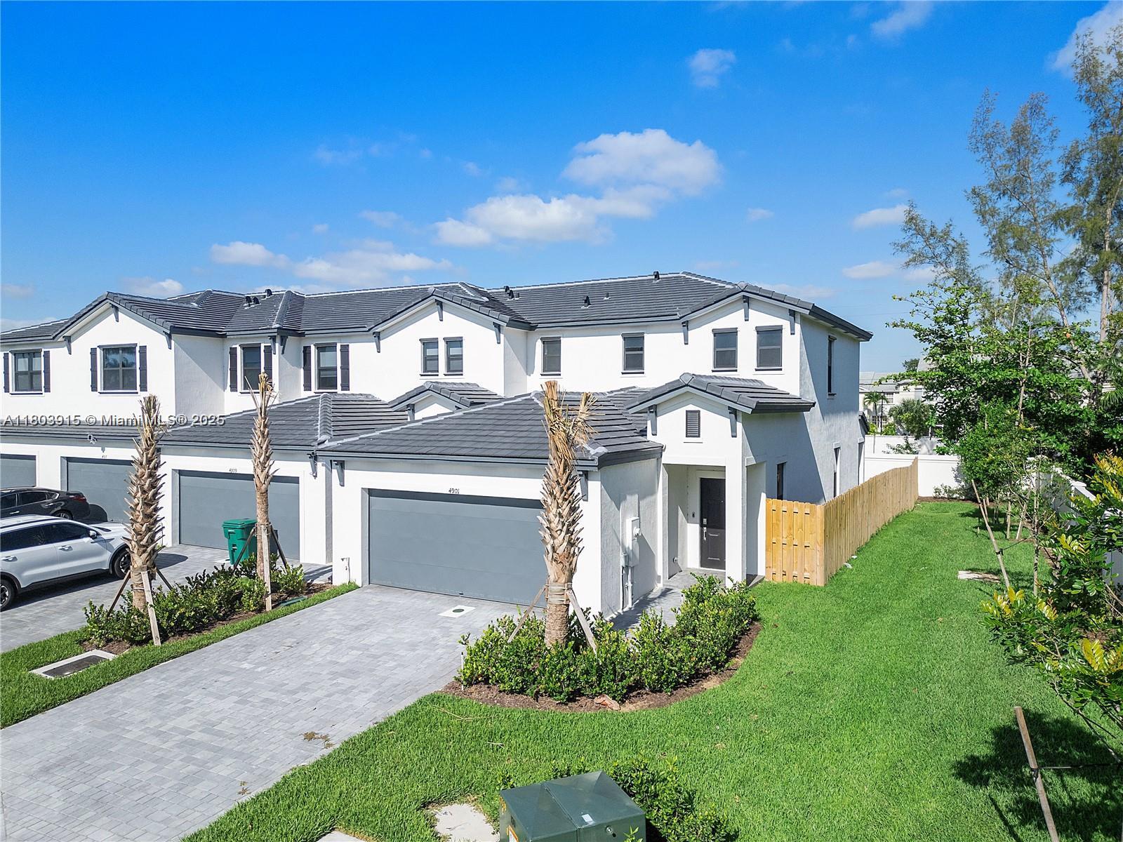 4901 Oakmont Dr 4901, Dania Beach, Miami-Dade County, Florida - 3 Bedrooms  
3 Bathrooms - 