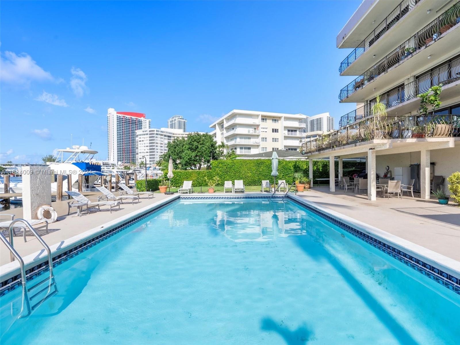 CAPTAINS PARADISE CONDO - Residential