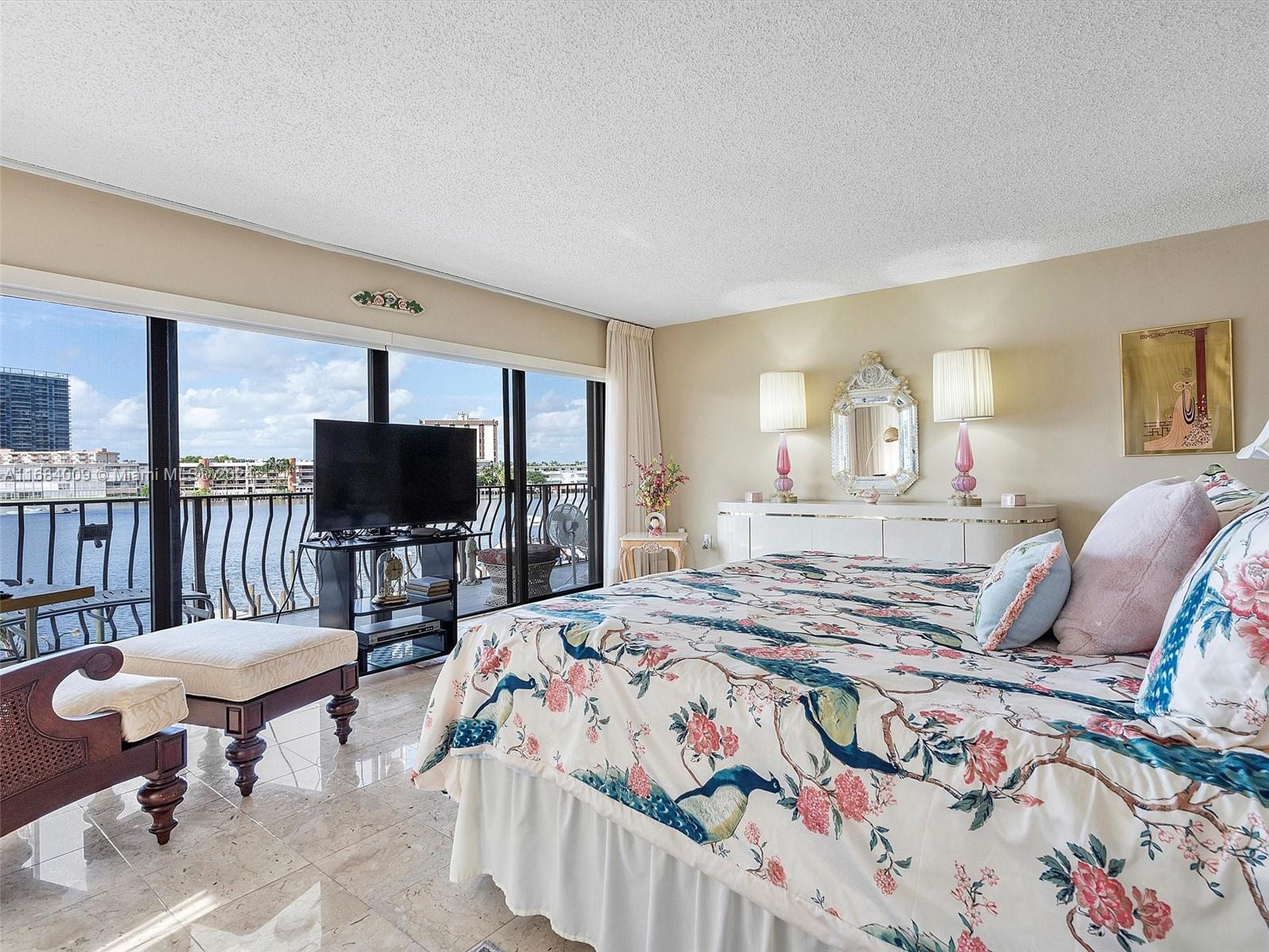 CAPTAINS PARADISE CONDO - Residential