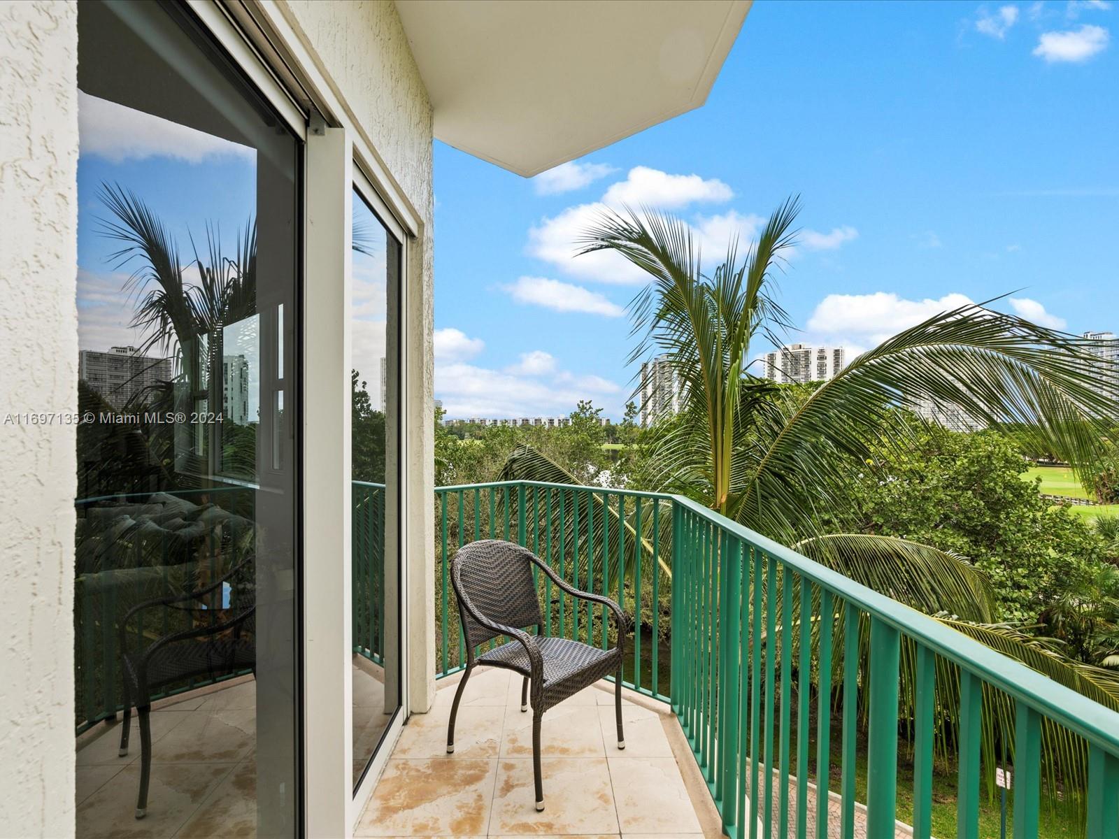 TURNBERRY VLG NO TOWER CO - Residential Lease